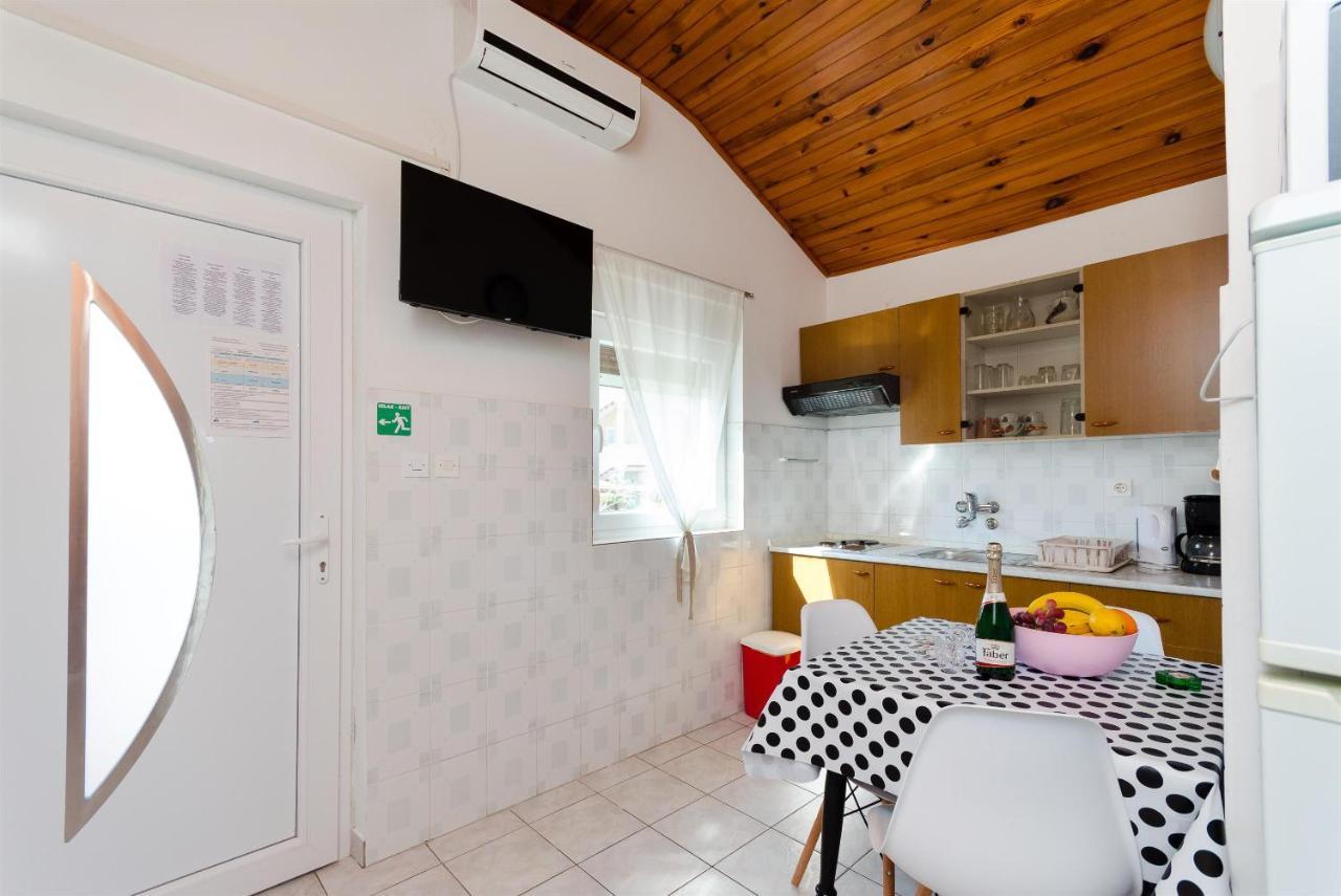 Apartments Anica F Lopar Luaran gambar